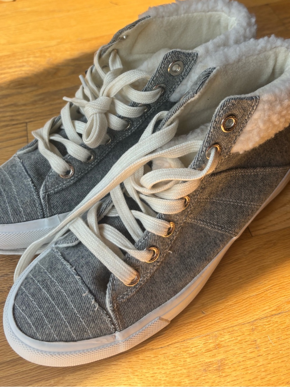 NWT Tommy Bahama Cozy High-Top Women's Sneakers in Gray with Faux Shearling